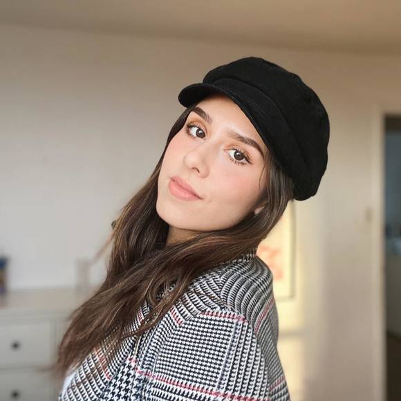 Meet your Posher, Karla - Picture 1 of 1